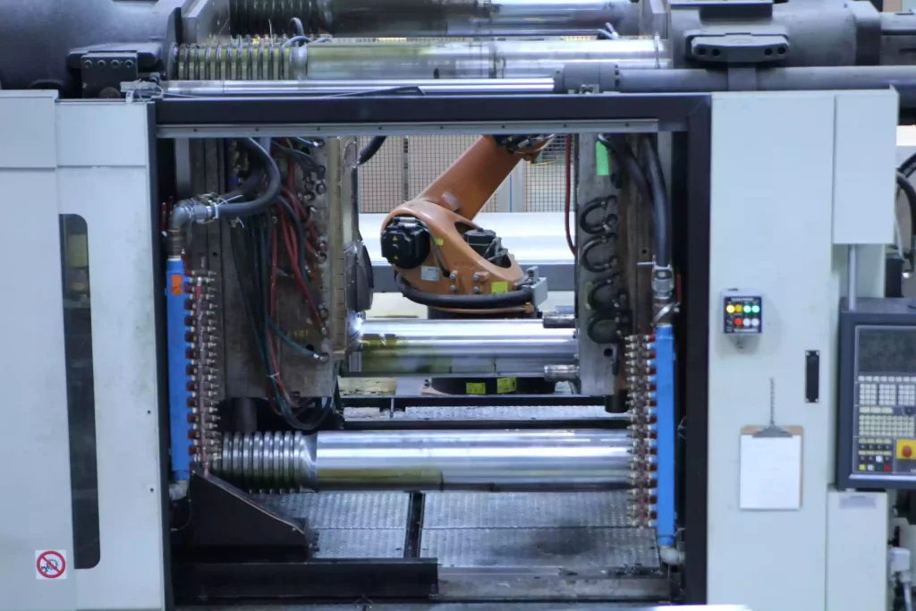 Geyuan Electronics advanced injection molding equipment