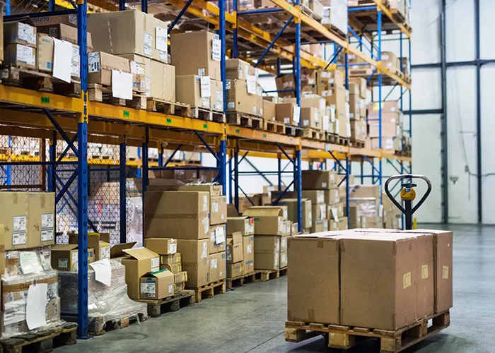Indoor warehouse with pallet truck scale