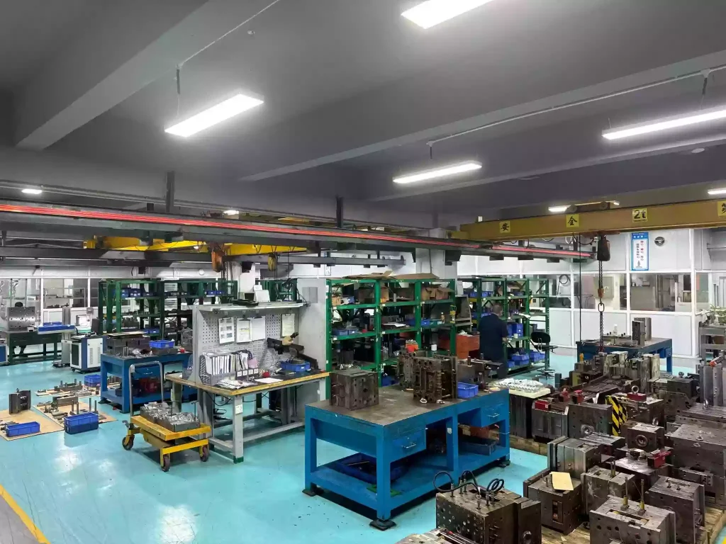 plastic injection molds factory