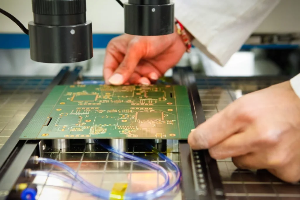 Serviços profissionais de fabrico de placas de circuito impresso